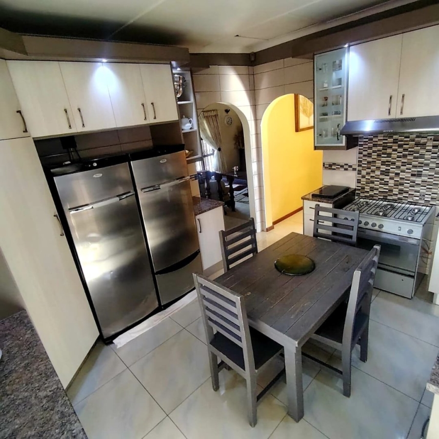 6 Bedroom Property for Sale in Baysville Eastern Cape
